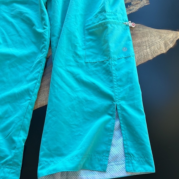 Vintage Lululemon crop pants, size 8. - Picture 3 of 16